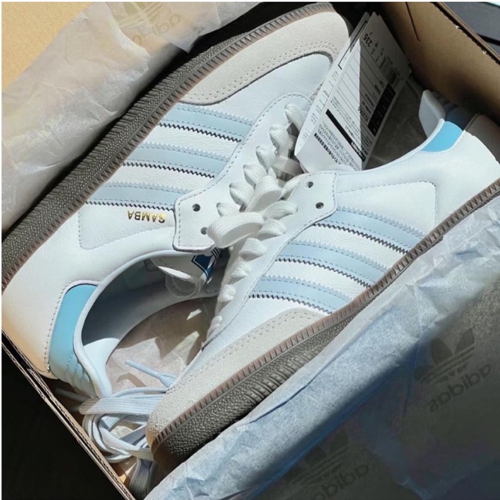 NWT Adidas Samba OG Sneakers White Size 7.5 men / 8.5 Women White Halo Blue NIB